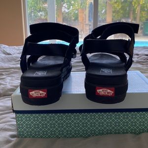 Black, unisex, size 6, 1 time wear.